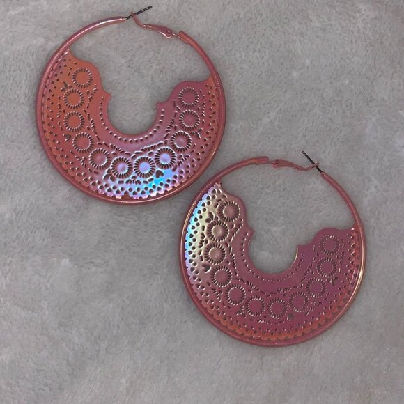 BRAND NEW Pink Iridescent Hoop Earrings - Picture 1 of 2